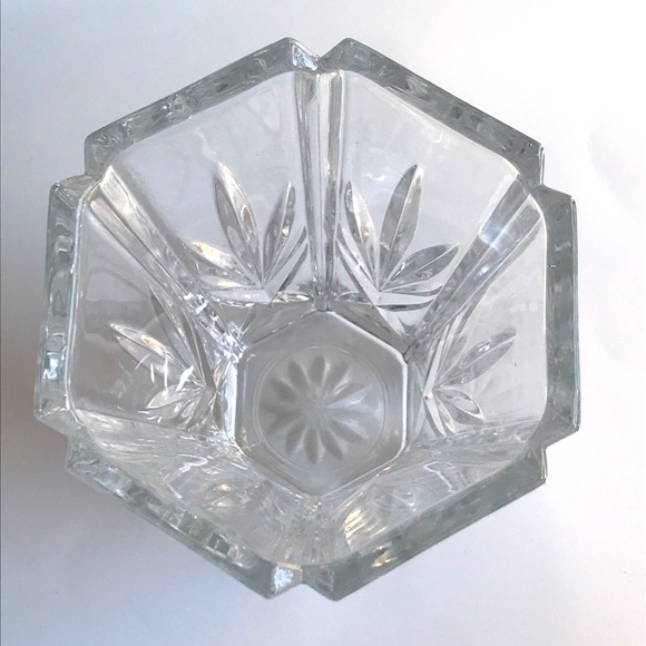 Gorgeous Clear Pressed Glass Vase Lovely Pattern - Picture 8 of 9